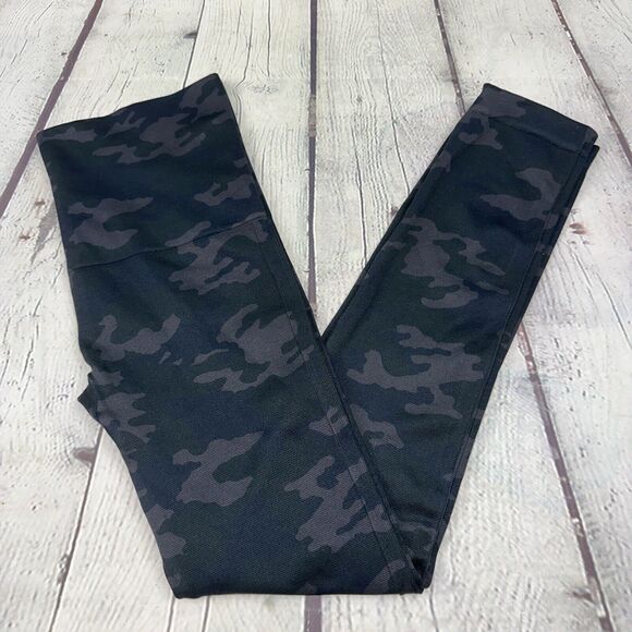 SPANX WOMEN'S SIZE MEDIUM GRAY CAMOUFLAGE PULL ON LEGGINGS PANTS MID-RISE *VGC*. - Picture 1 of 11